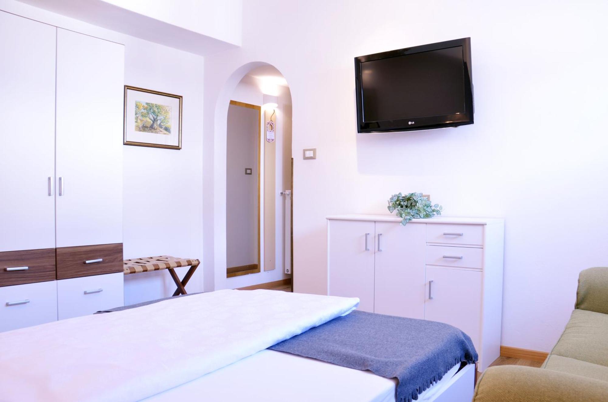 Hotel Karin Tirolo Ngoại thất bức ảnh